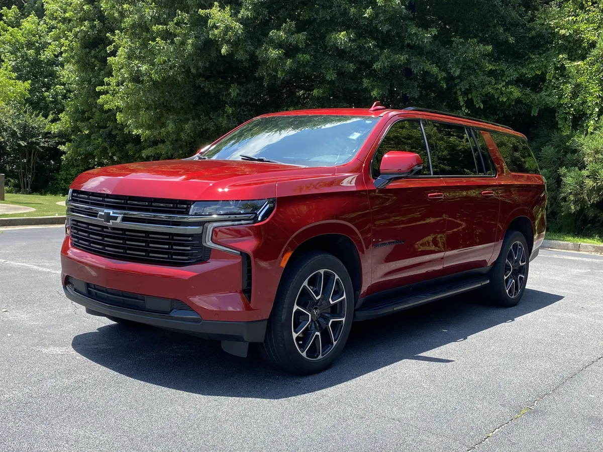 2022 Chevrolet Suburban RST thumbnail 4