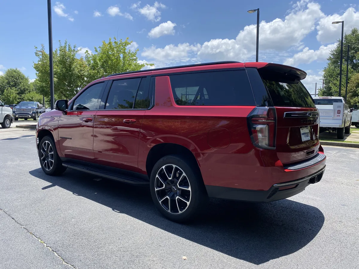2022 Chevrolet Suburban RST thumbnail 6