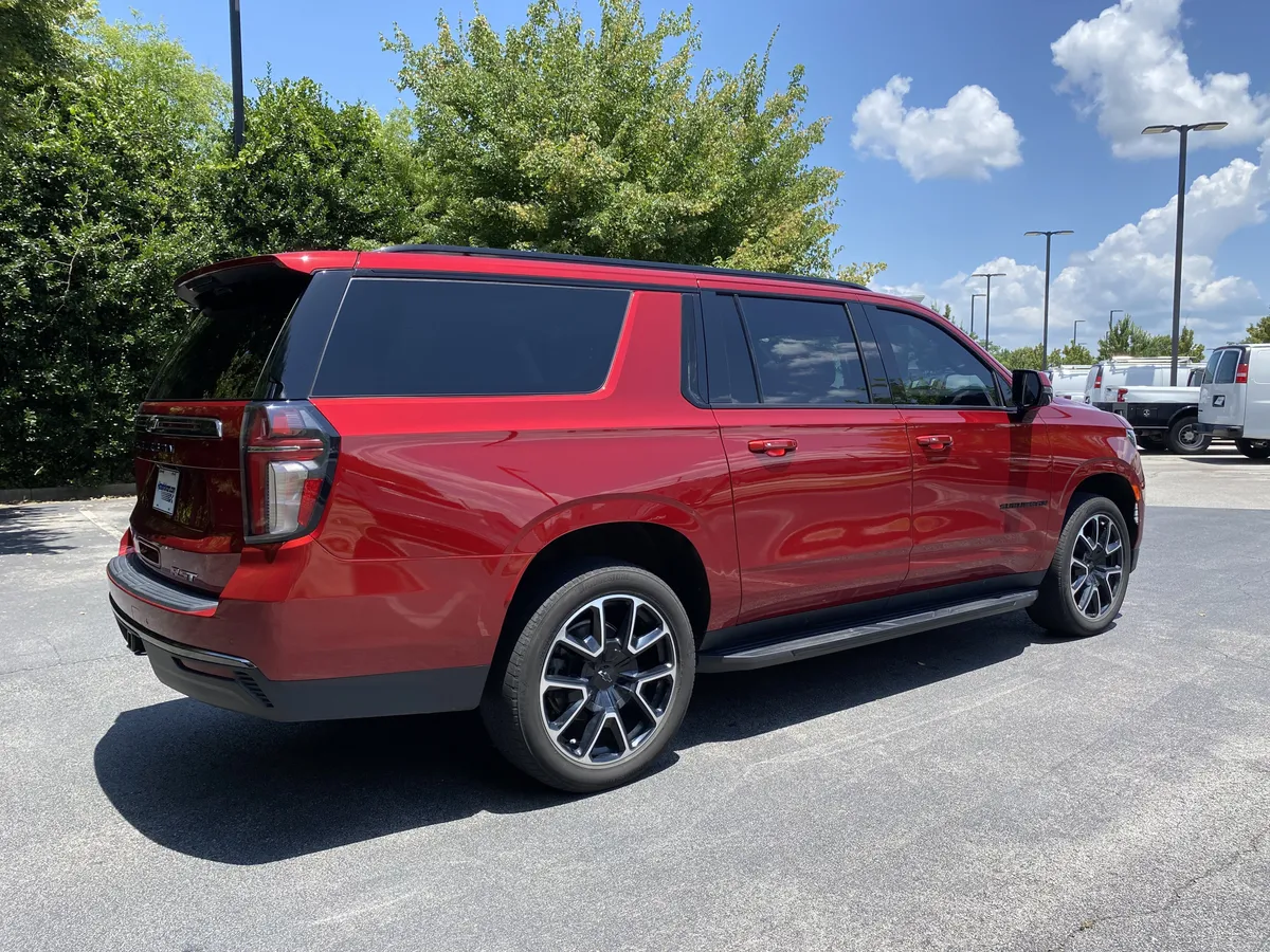 2022 Chevrolet Suburban RST thumbnail 8