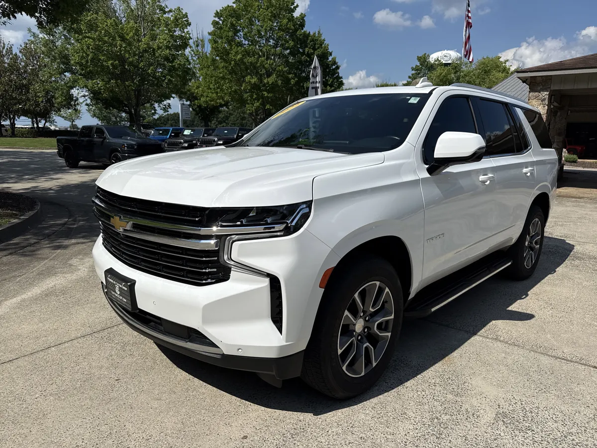 2022 Chevrolet Tahoe LT thumbnail 3