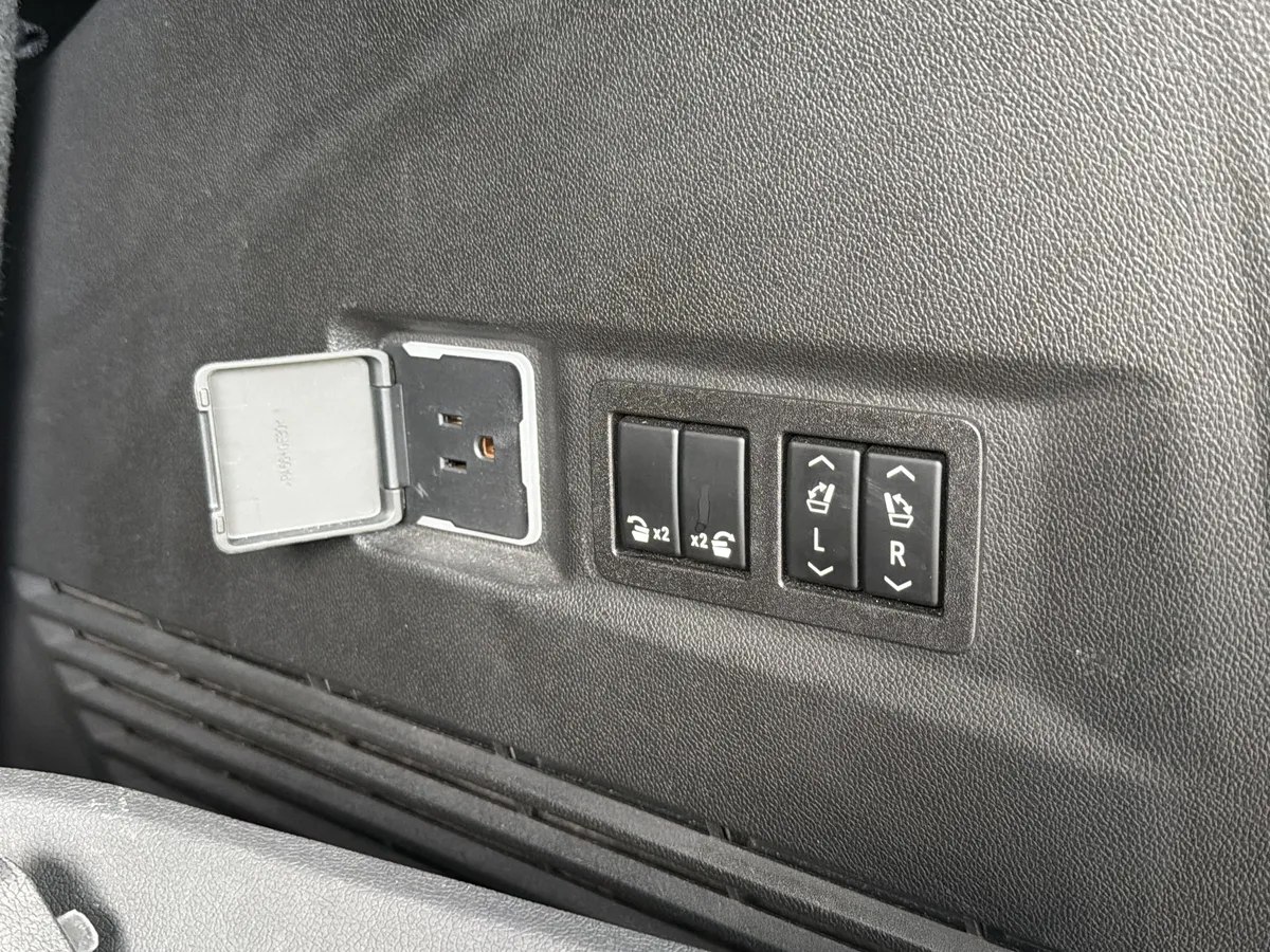 2022 Chevrolet Tahoe LT thumbnail 54