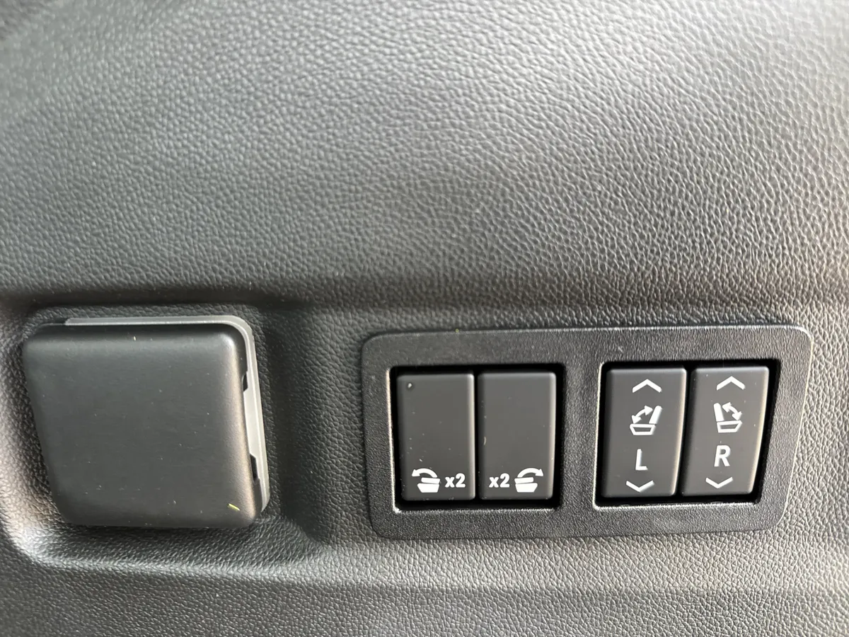 2022 Chevrolet Tahoe LT thumbnail 36