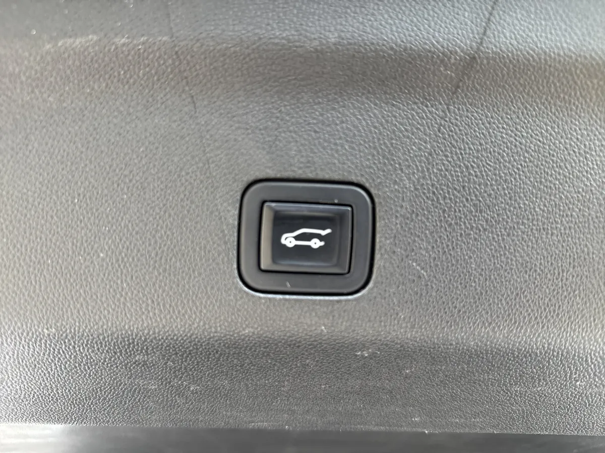 2022 Chevrolet Tahoe LT thumbnail 37