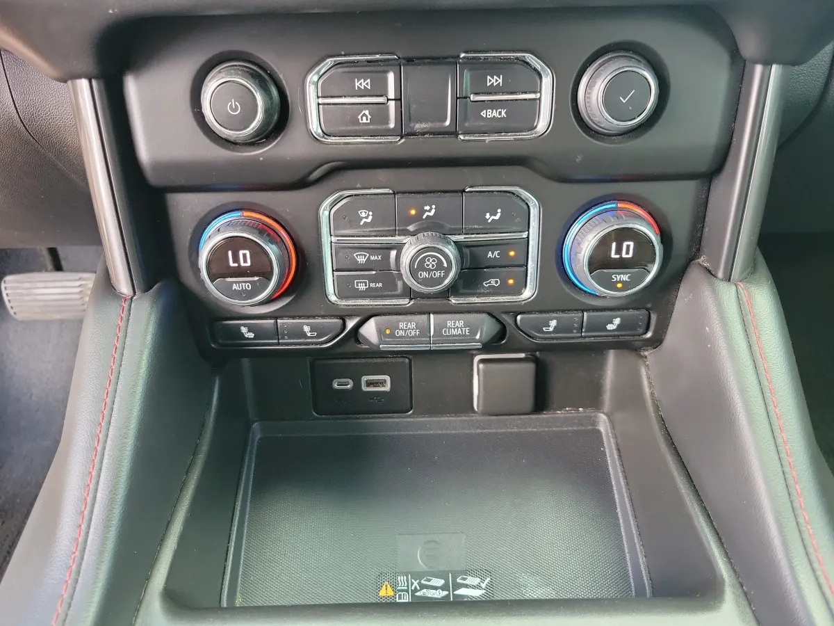 2022 Chevrolet Tahoe RST thumbnail 13