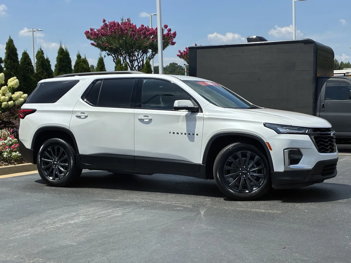 2022 Chevrolet Traverse RS thumbnail 2