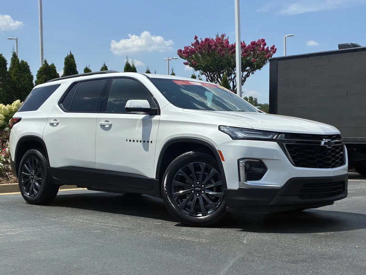 2022 Chevrolet Traverse RS thumbnail 3
