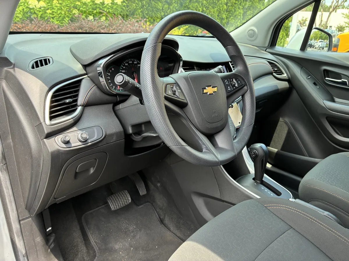 2022 Chevrolet Trax LS thumbnail 19