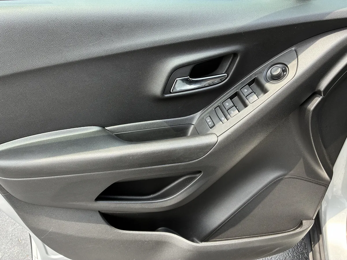 2022 Chevrolet Trax LS thumbnail 20