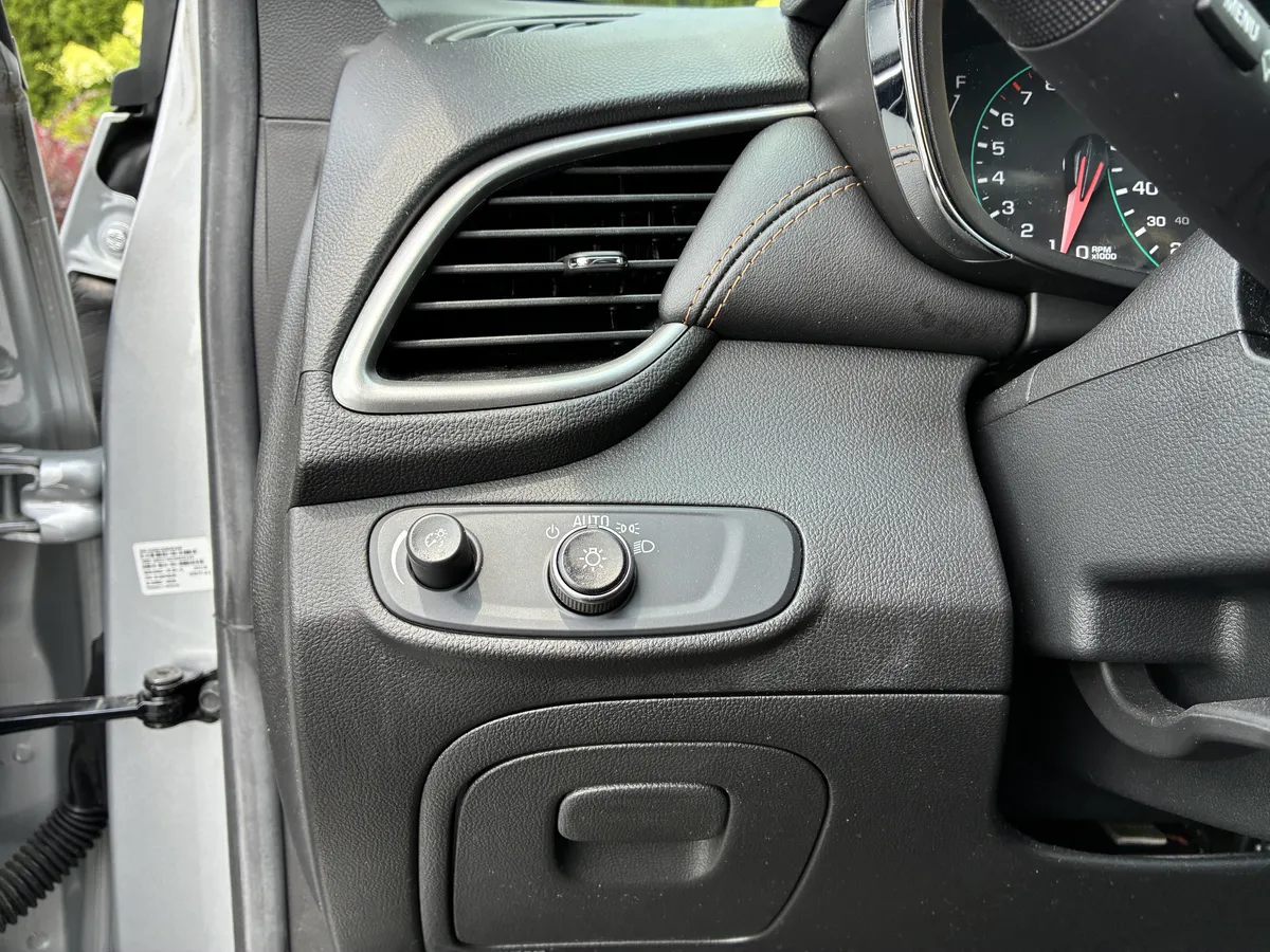2022 Chevrolet Trax LS thumbnail 23
