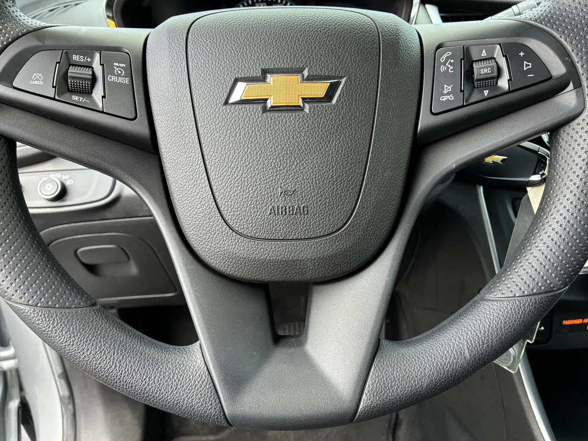 2022 Chevrolet Trax LS thumbnail 24