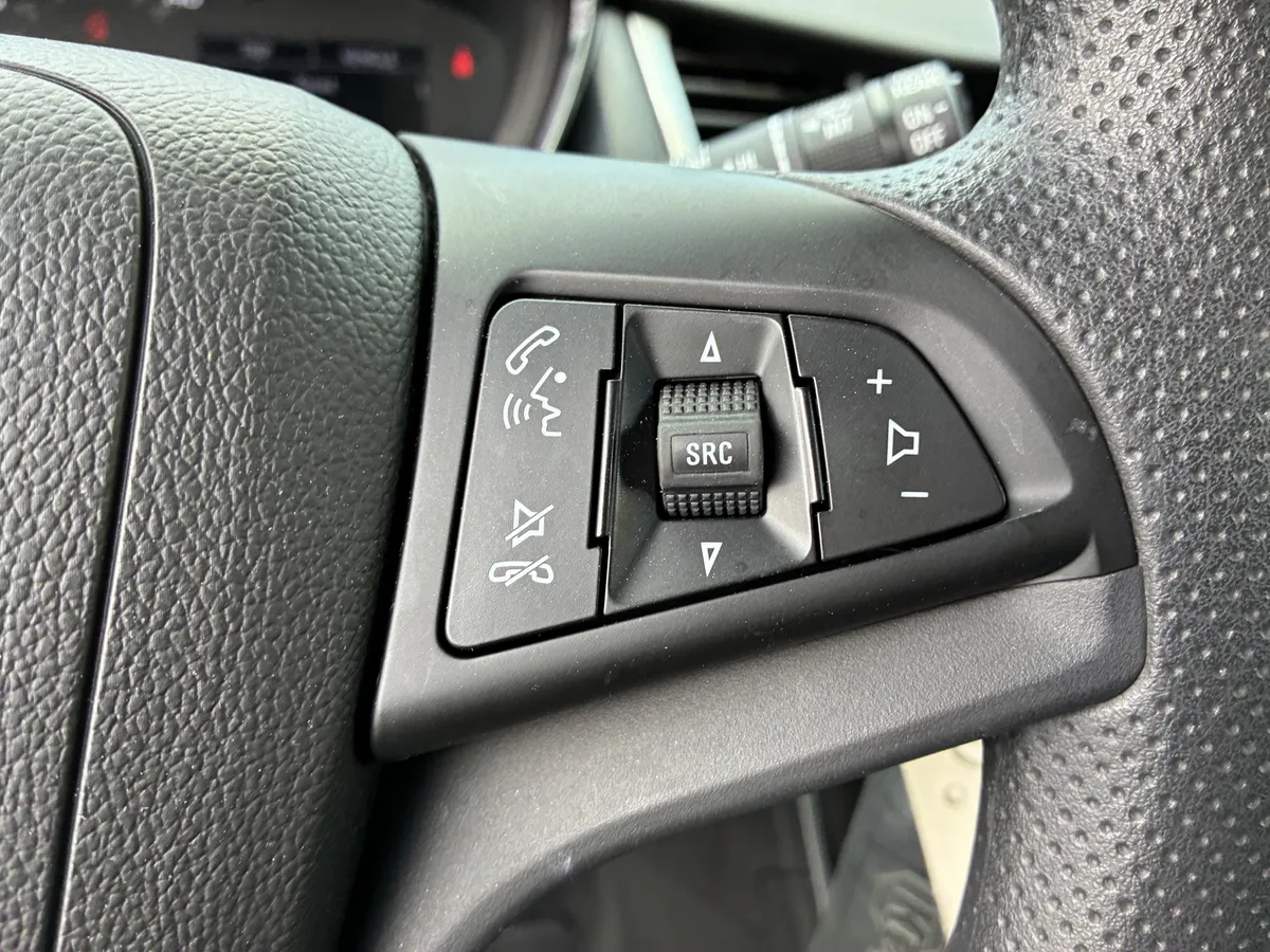 2022 Chevrolet Trax LS thumbnail 25