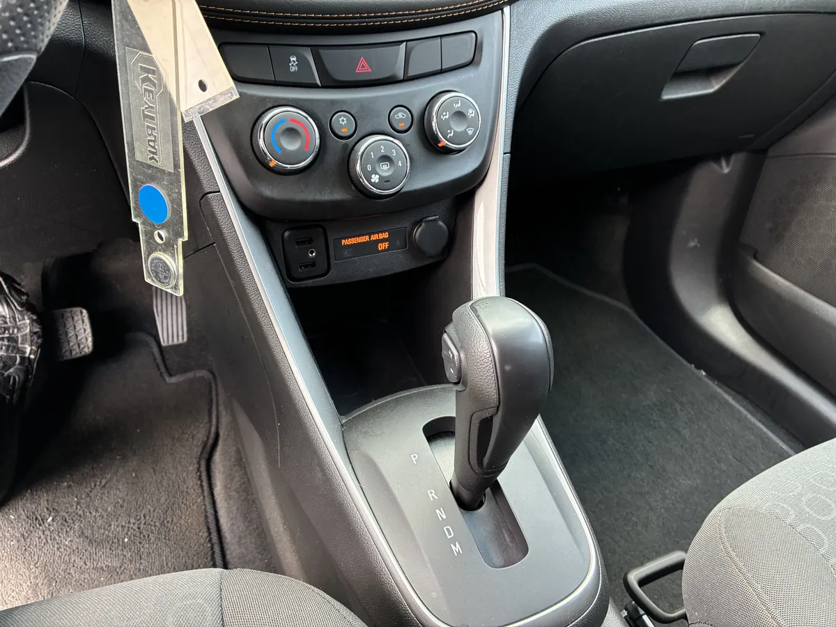 2022 Chevrolet Trax LS thumbnail 29