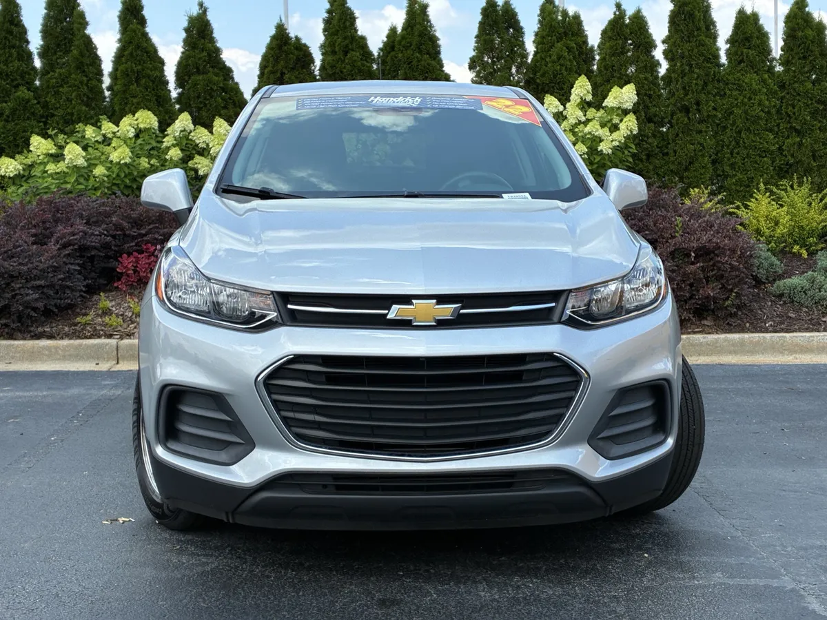 2022 Chevrolet Trax LS thumbnail 4