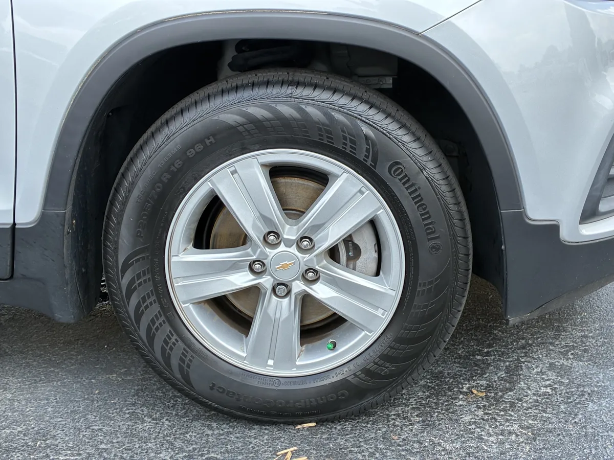 2022 Chevrolet Trax LS thumbnail 5