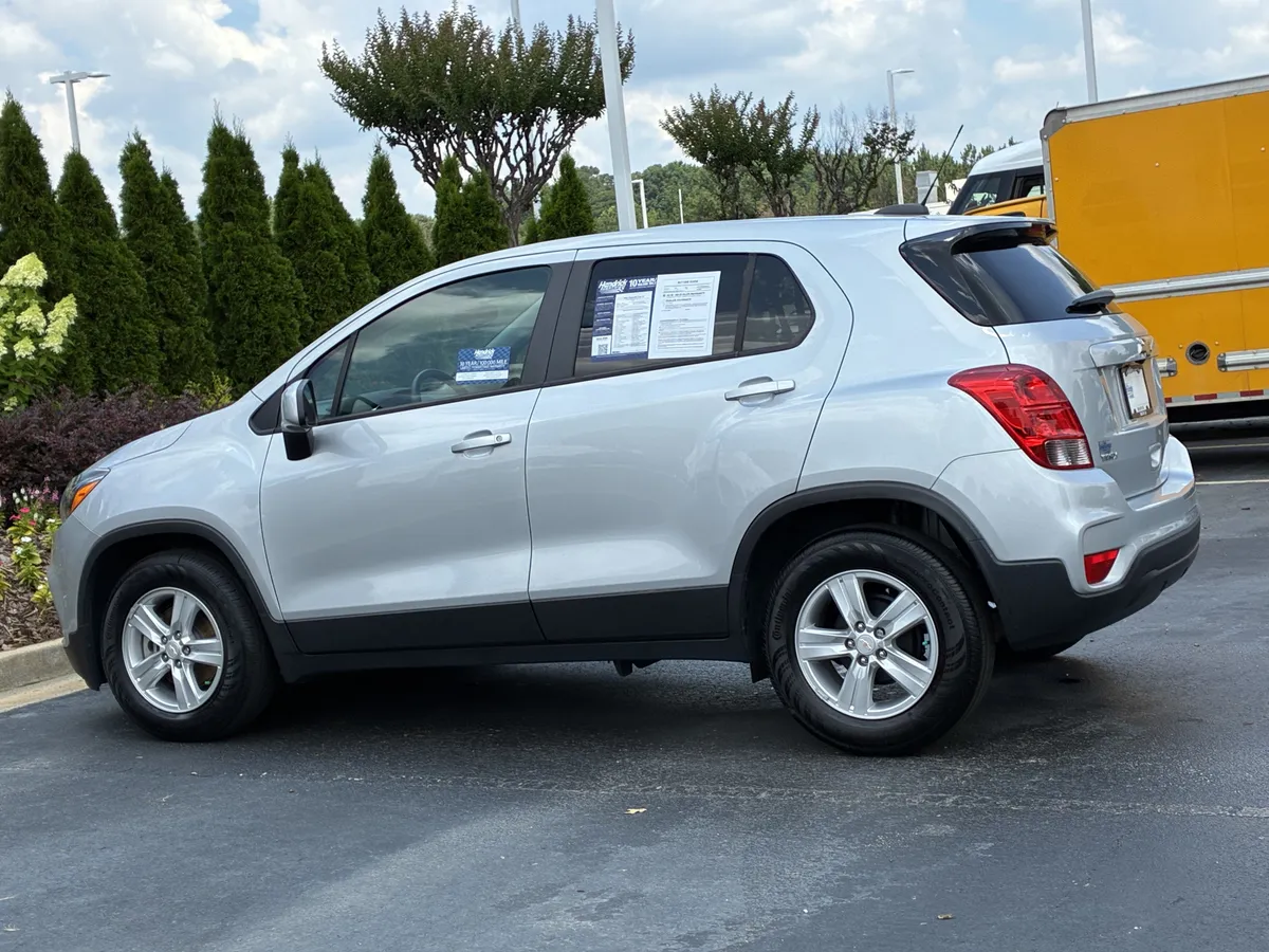 2022 Chevrolet Trax LS thumbnail 7