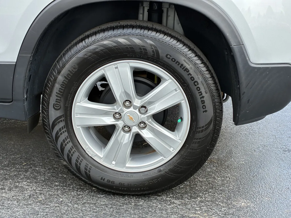 2022 Chevrolet Trax LS thumbnail 8