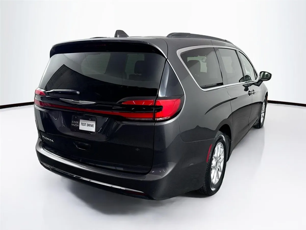 2022 Chrysler Pacifica Touring L thumbnail 2