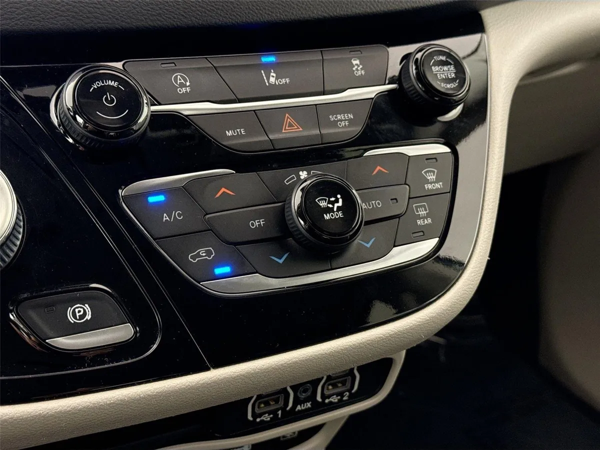 2022 Chrysler Pacifica Touring L thumbnail 21