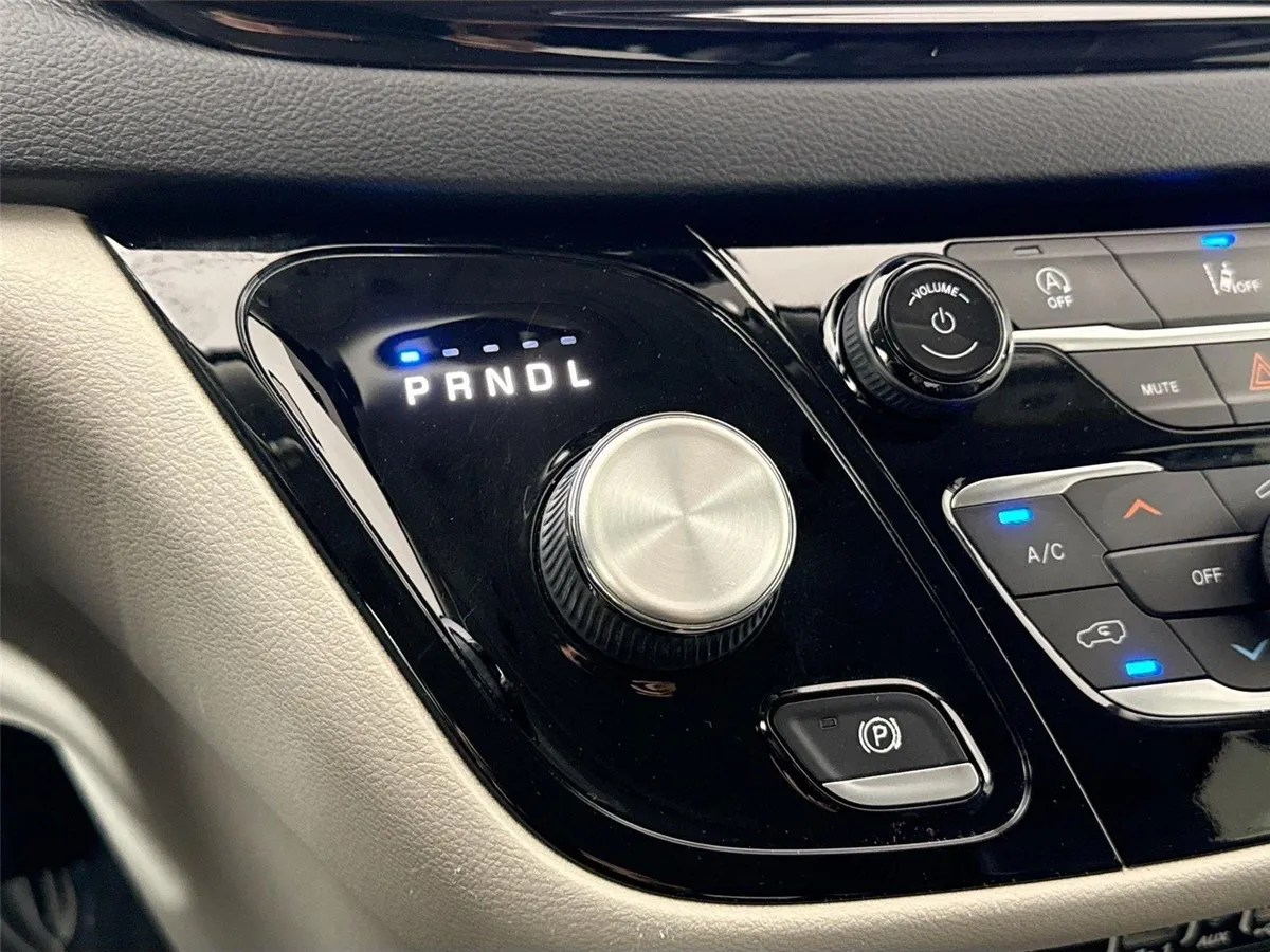 2022 Chrysler Pacifica Touring L thumbnail 22