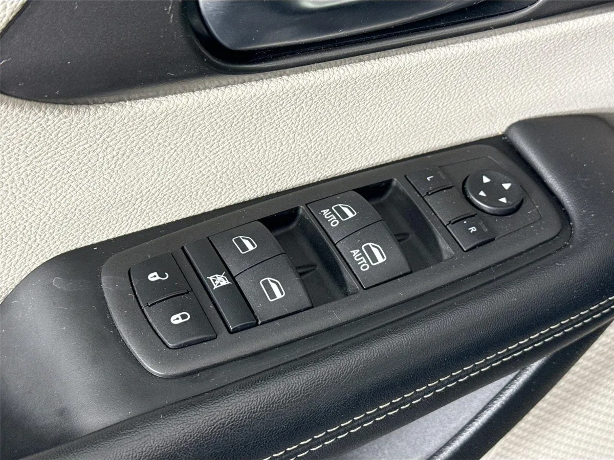 2022 Chrysler Pacifica Touring L thumbnail 23