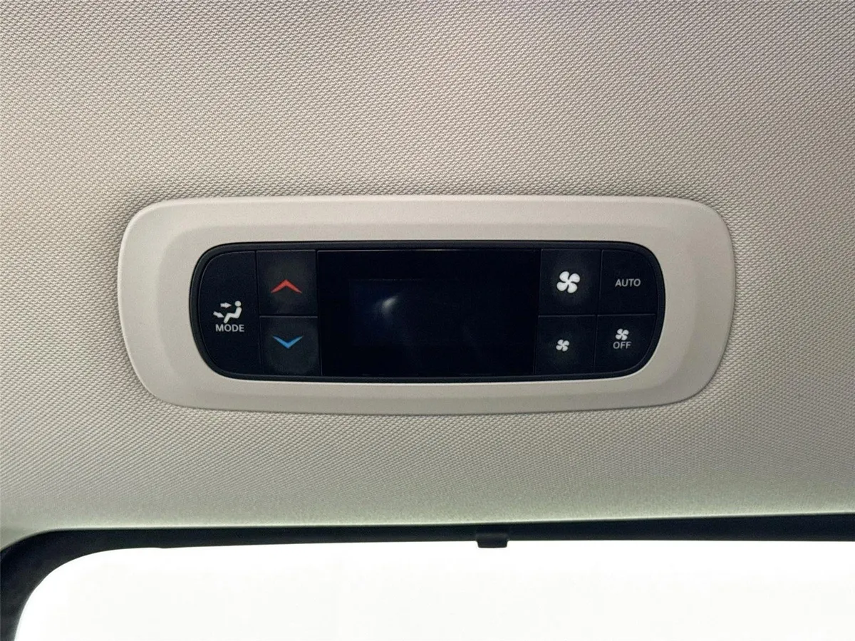 2022 Chrysler Pacifica Touring L thumbnail 28