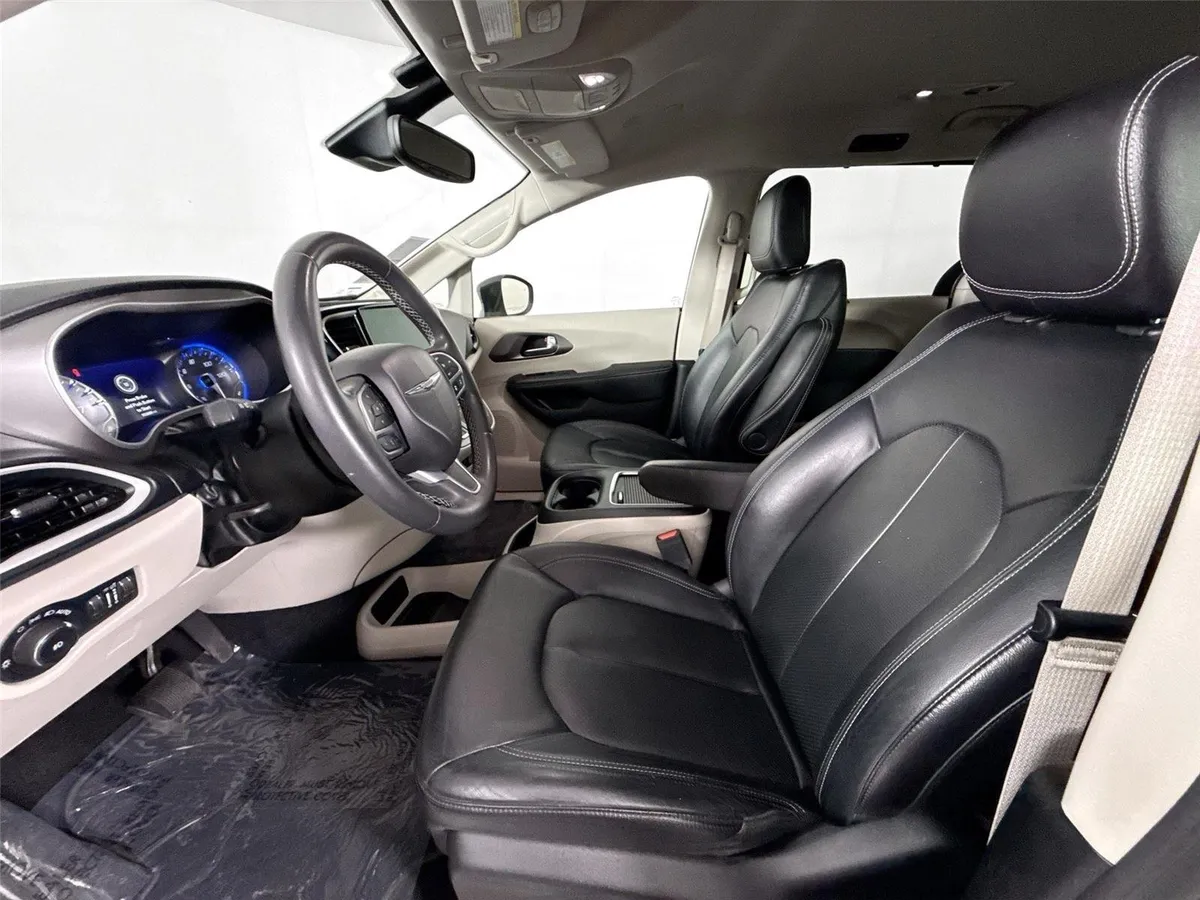 2022 Chrysler Pacifica Touring L thumbnail 3
