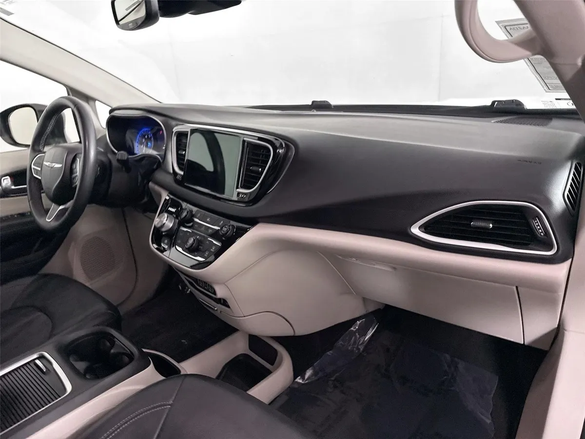 2022 Chrysler Pacifica Touring L thumbnail 36