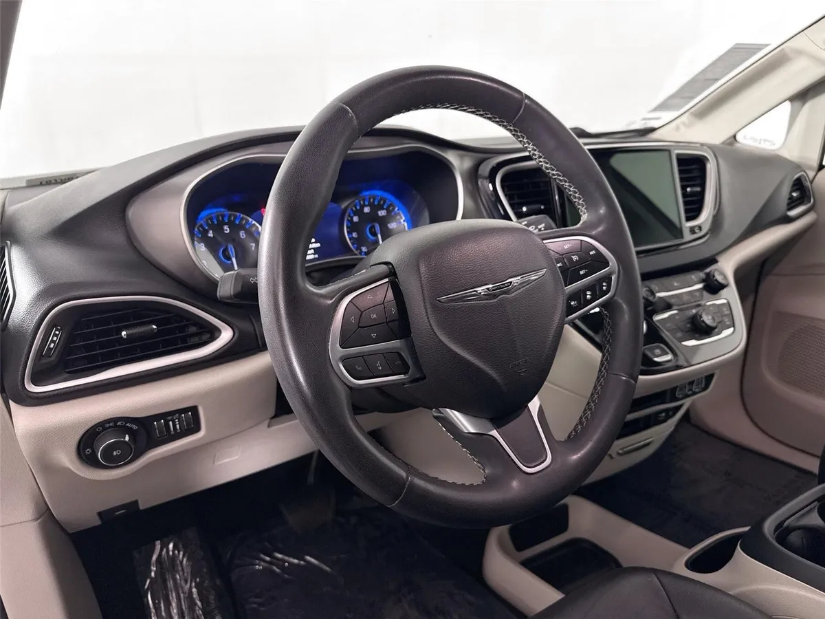 2022 Chrysler Pacifica Touring L thumbnail 4