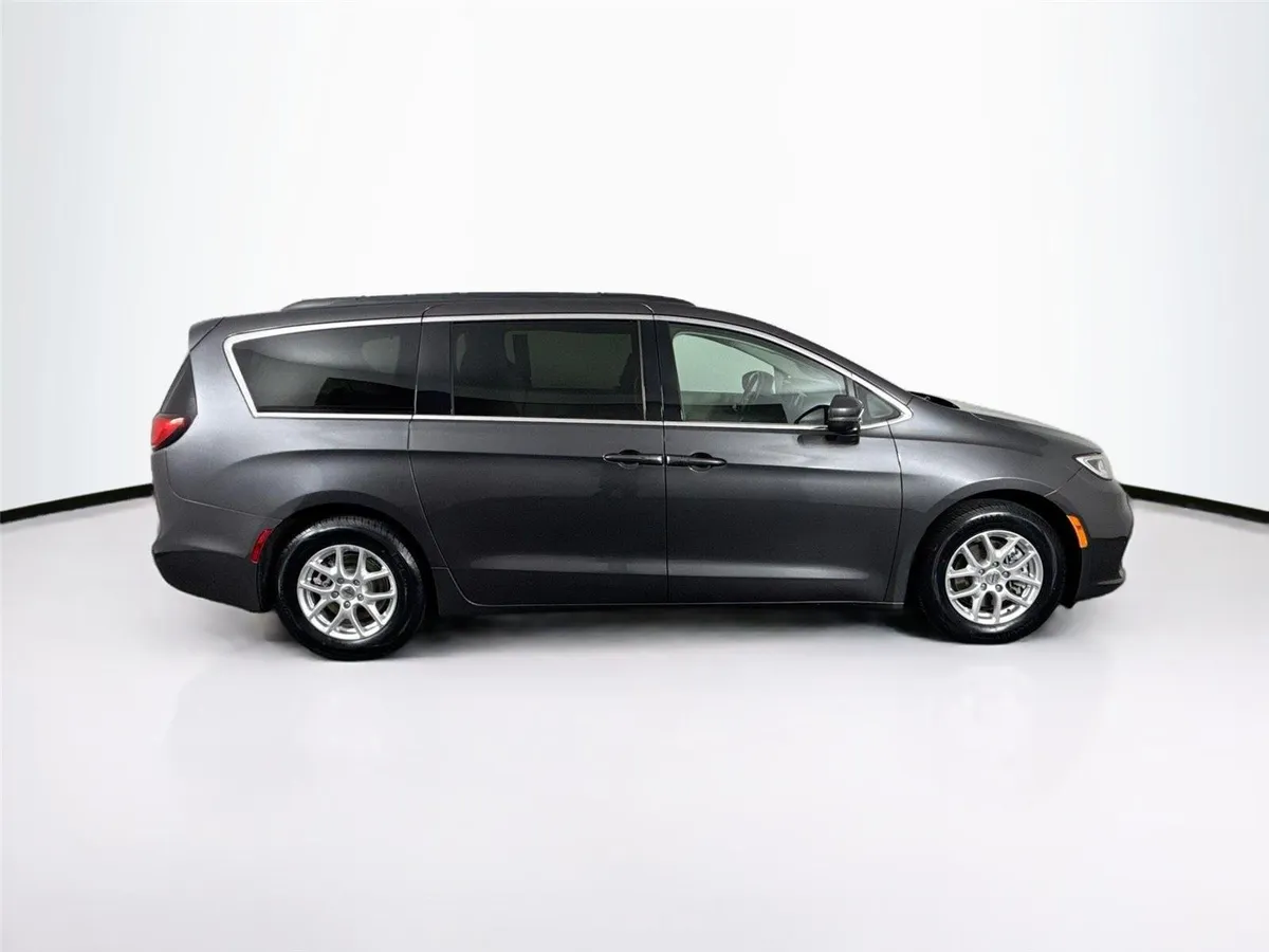 2022 Chrysler Pacifica Touring L thumbnail 9