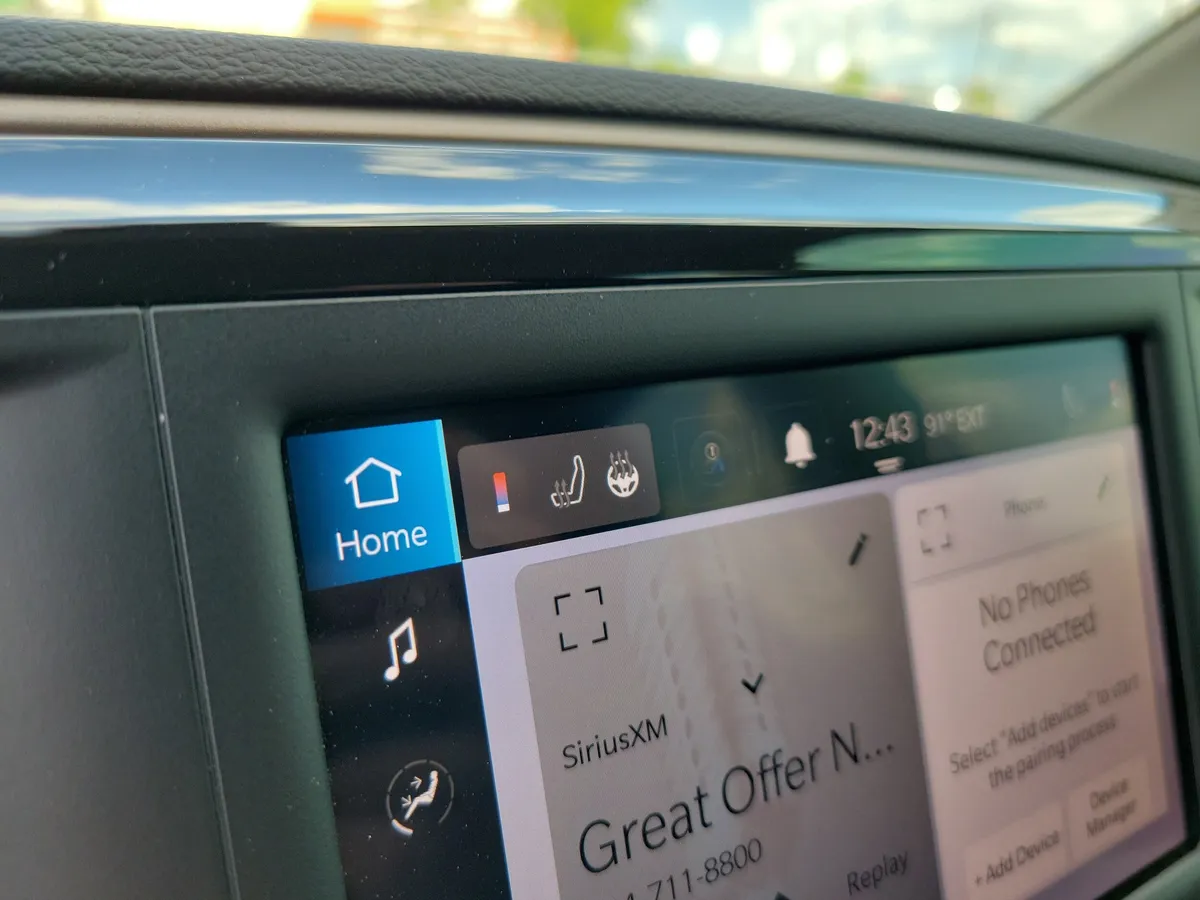 2022 Chrysler Voyager LX thumbnail 14