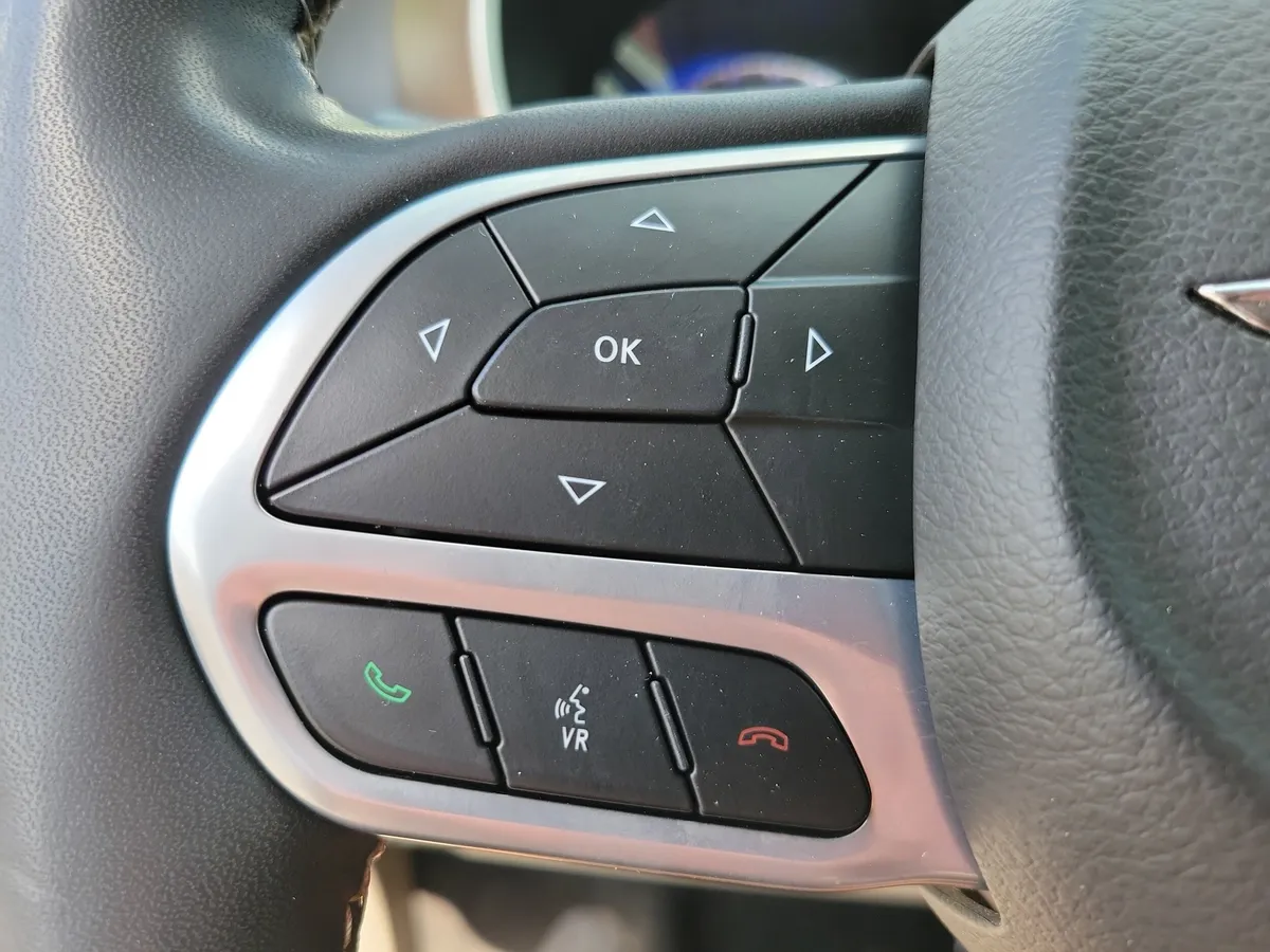 2022 Chrysler Voyager LX thumbnail 15