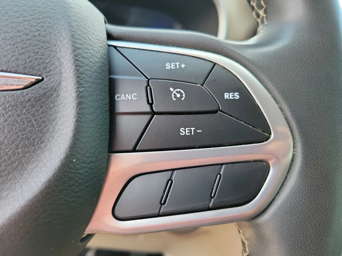 2022 Chrysler Voyager LX thumbnail 16