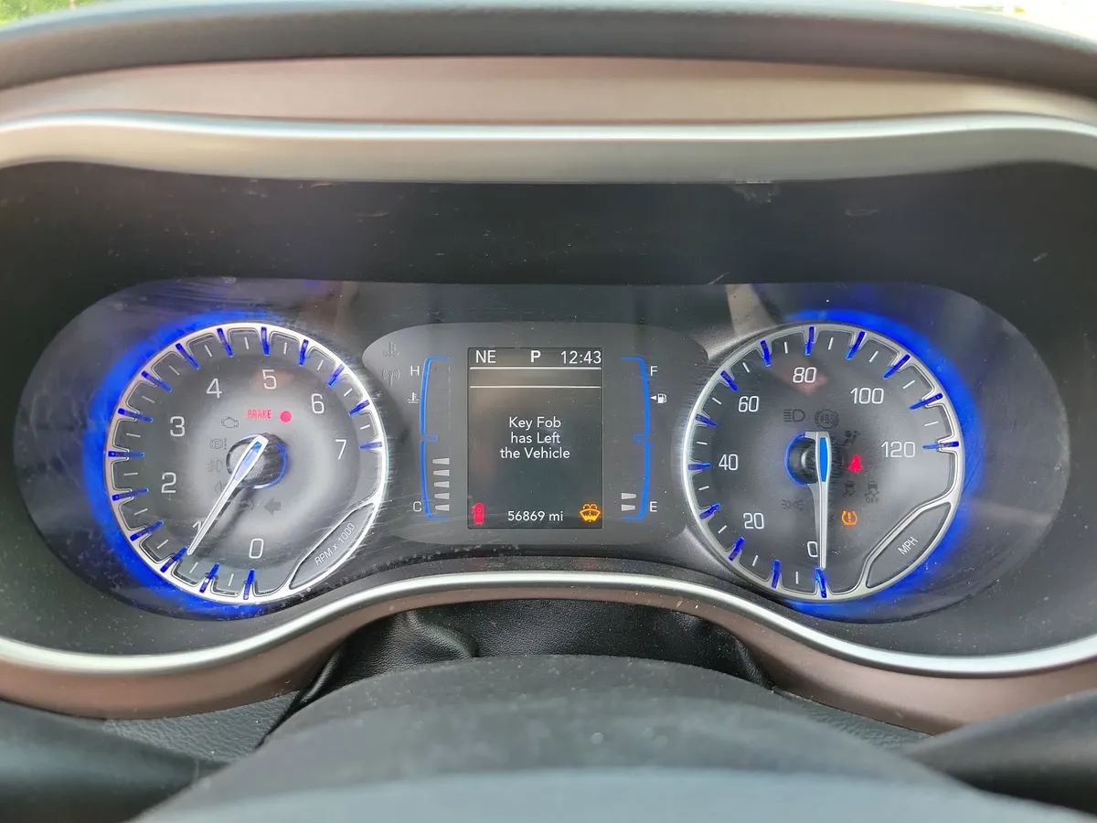 2022 Chrysler Voyager LX thumbnail 17