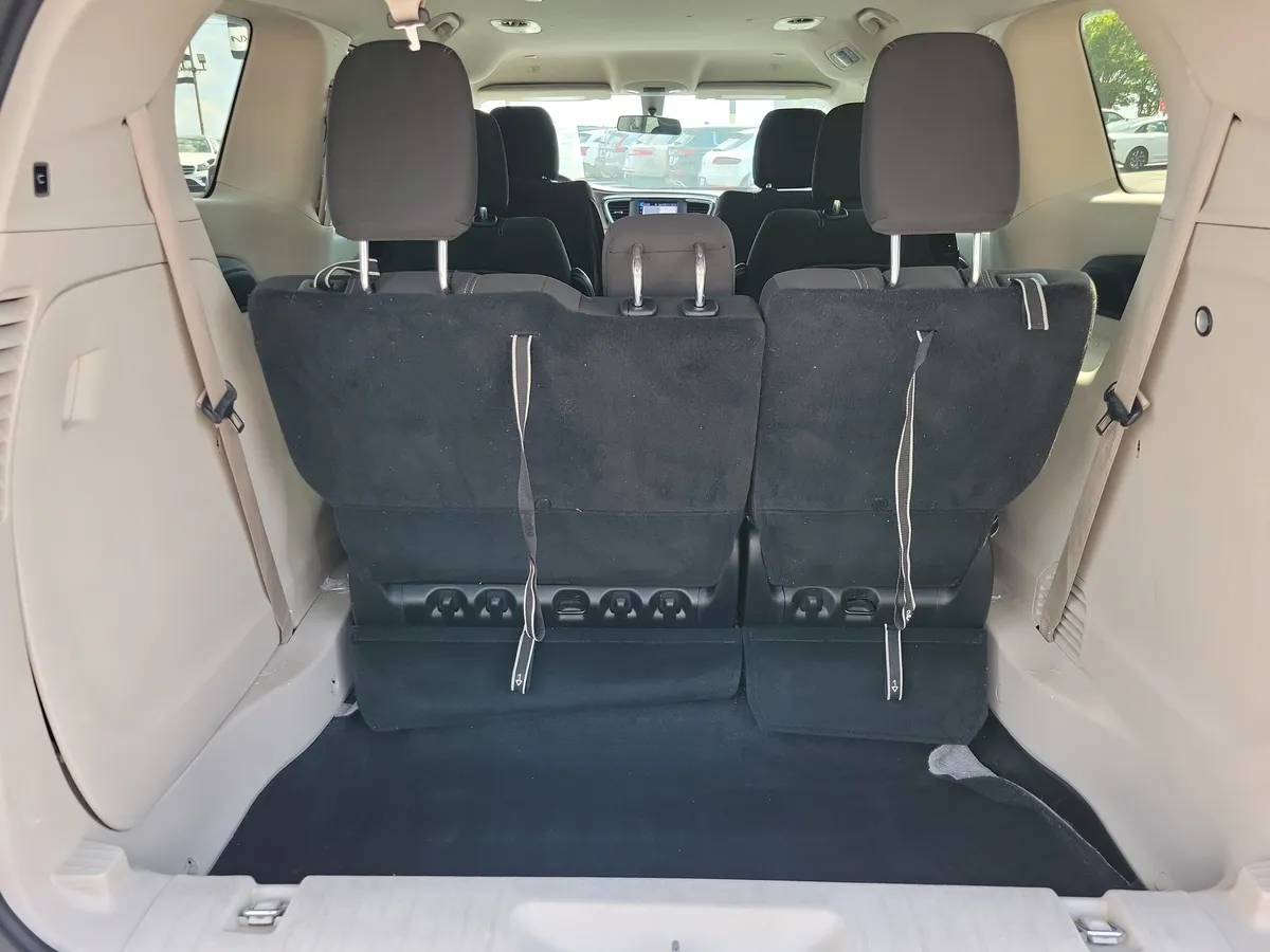 2022 Chrysler Voyager LX thumbnail 27