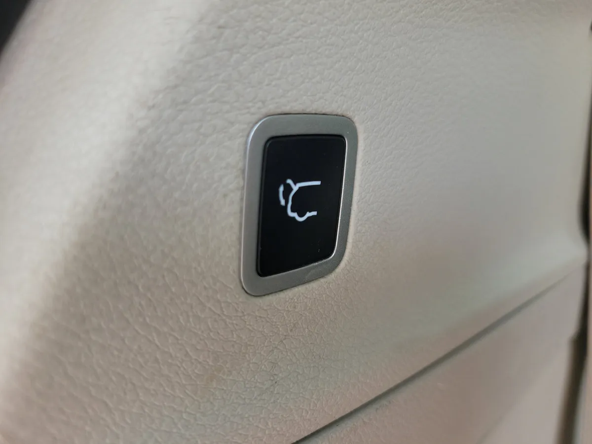 2022 Chrysler Voyager LX thumbnail 29