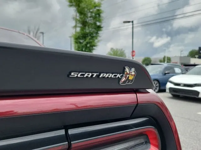 2022 Dodge Challenger R/T Scat Pack thumbnail 32