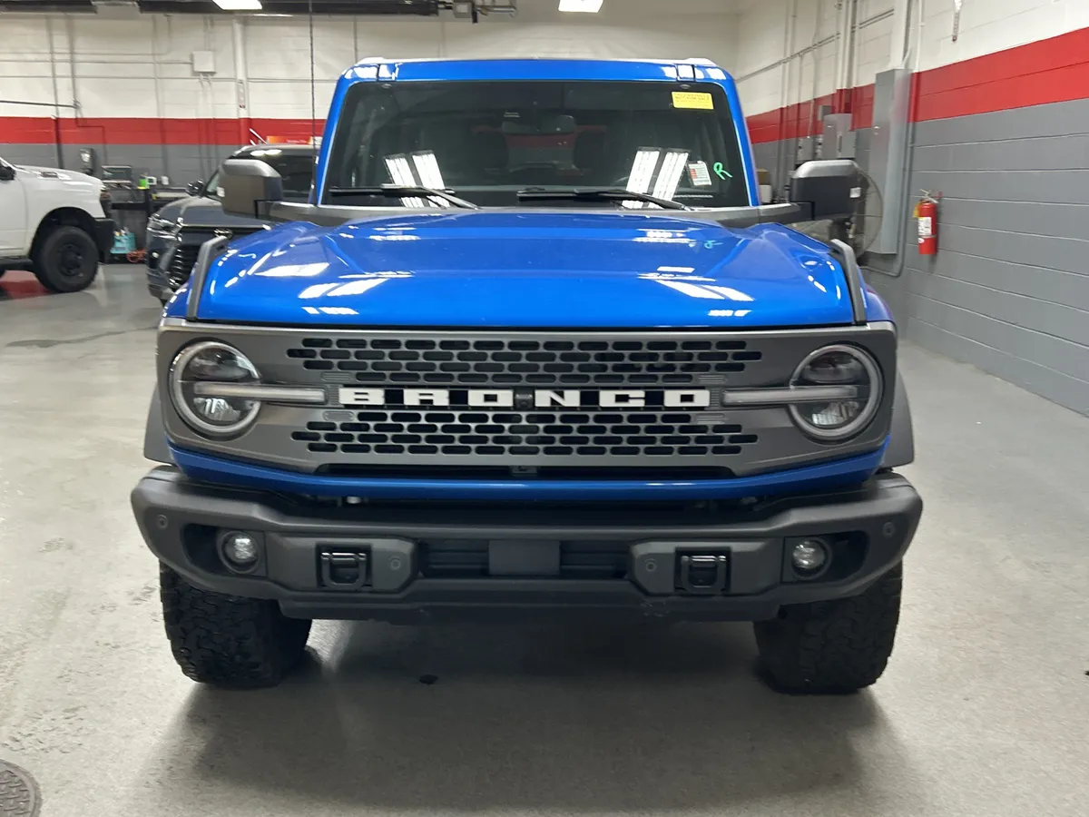 2022 Ford Bronco Badlands thumbnail 3