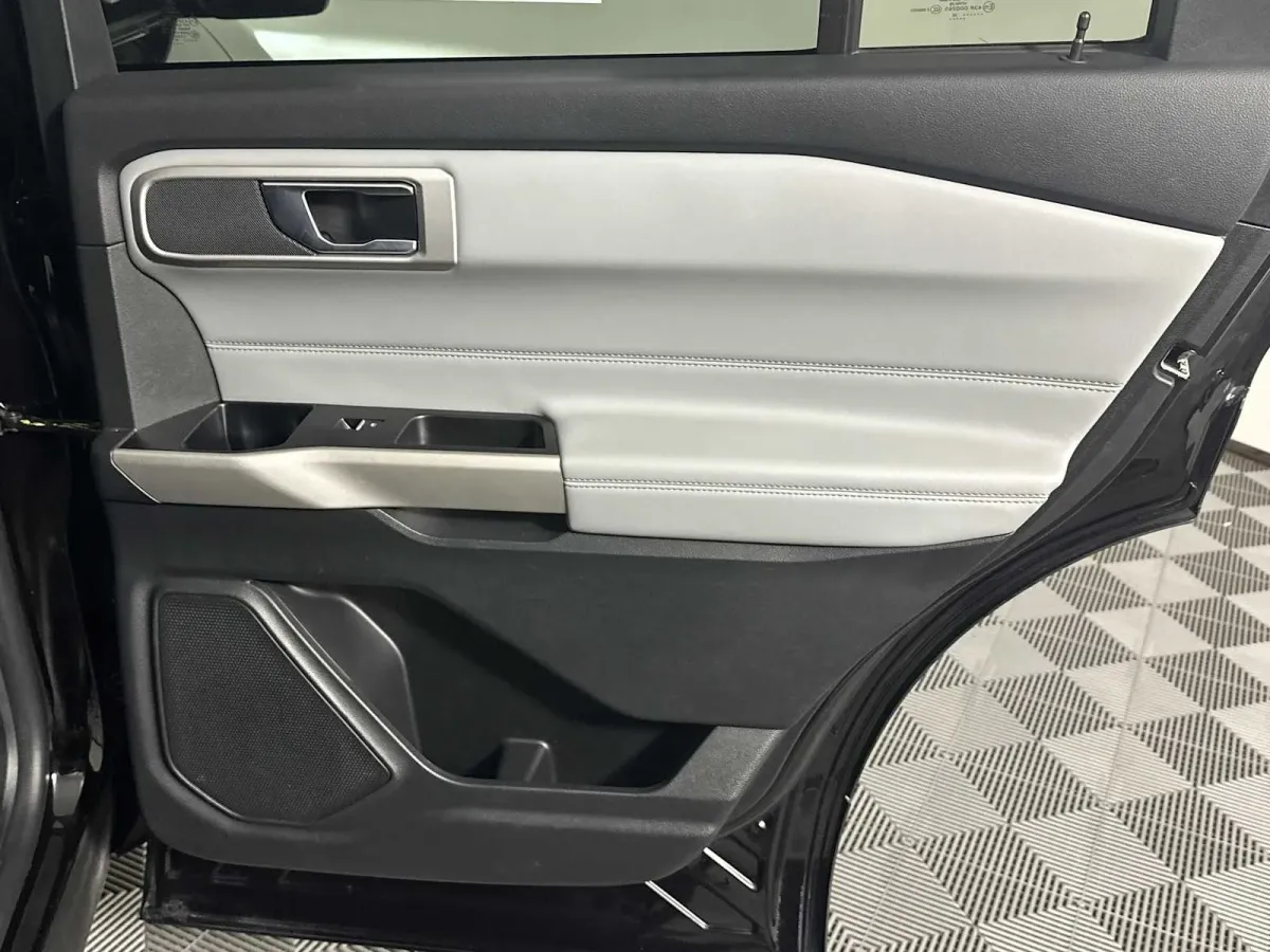 2022 Ford Explorer XLT thumbnail 21