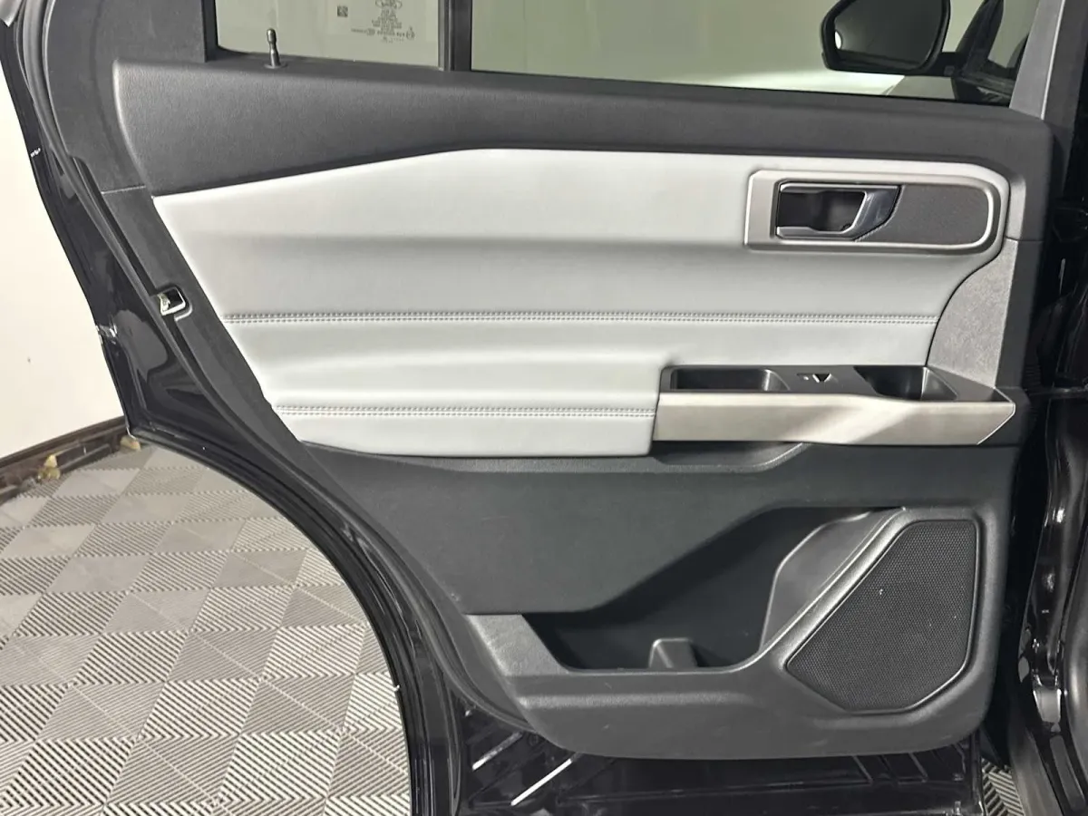 2022 Ford Explorer XLT thumbnail 25