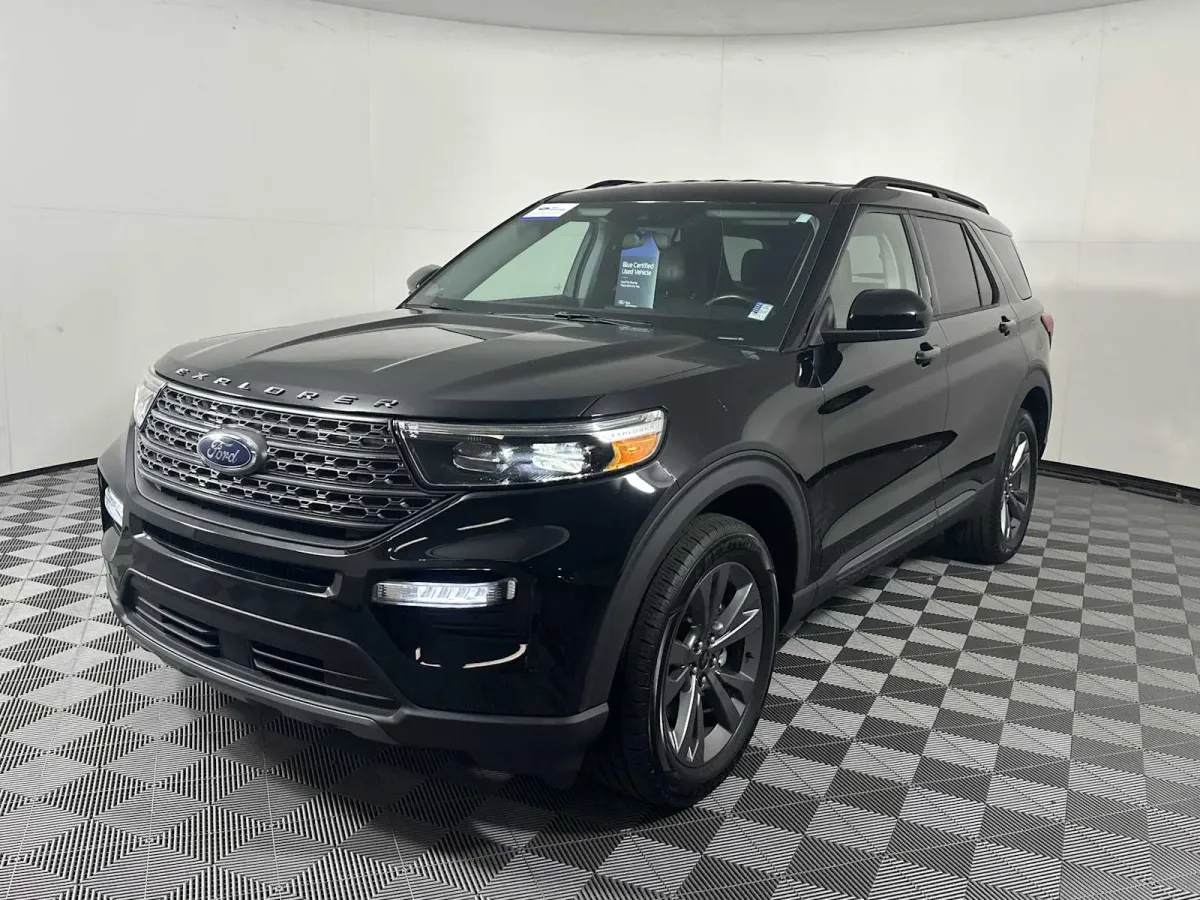 2022 Ford Explorer XLT thumbnail 3