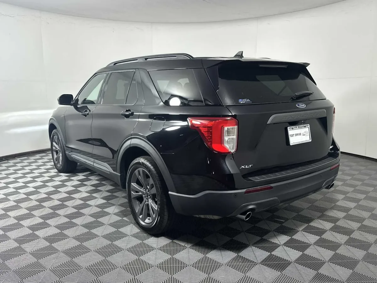 2022 Ford Explorer XLT thumbnail 6