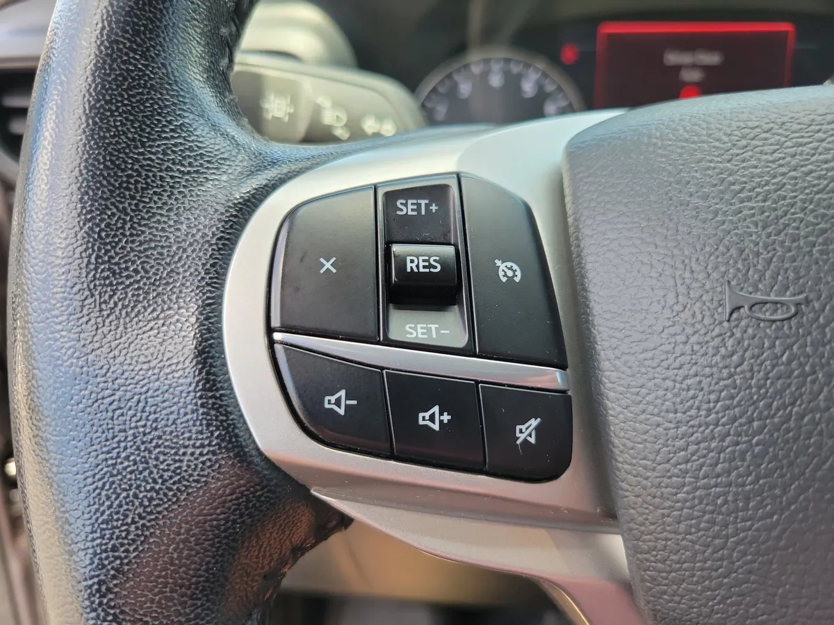 2022 Ford Explorer XLT thumbnail 15