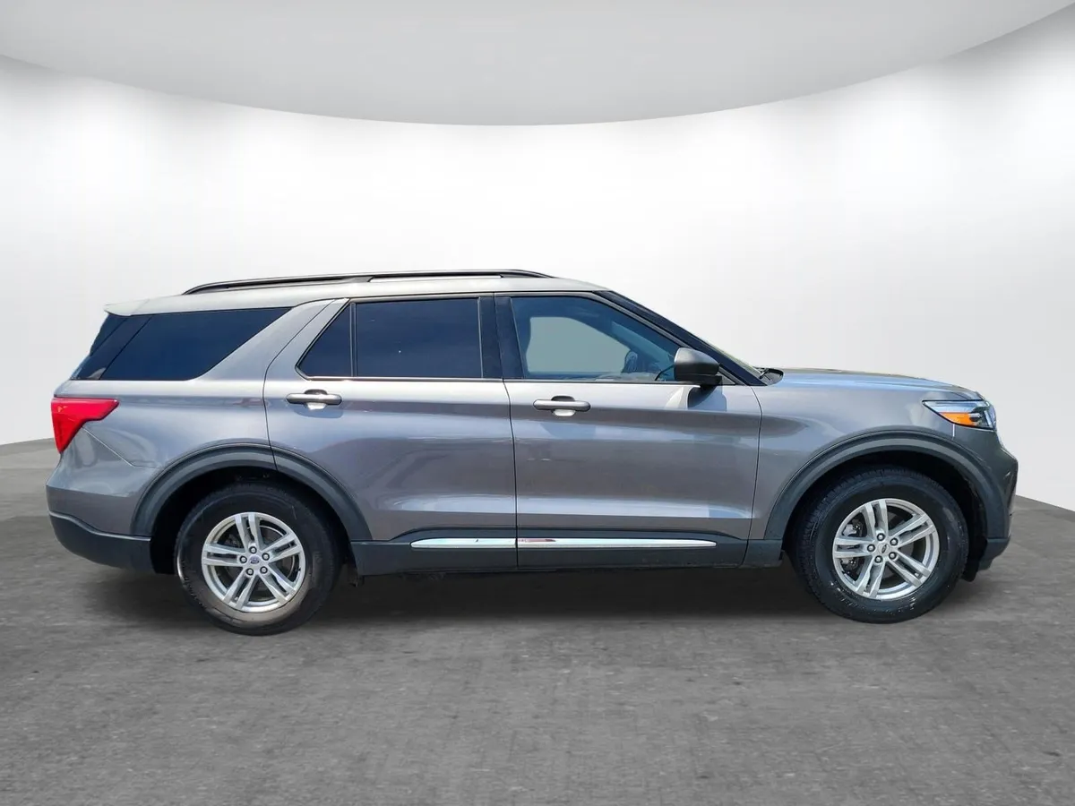 2022 Ford Explorer XLT thumbnail 2