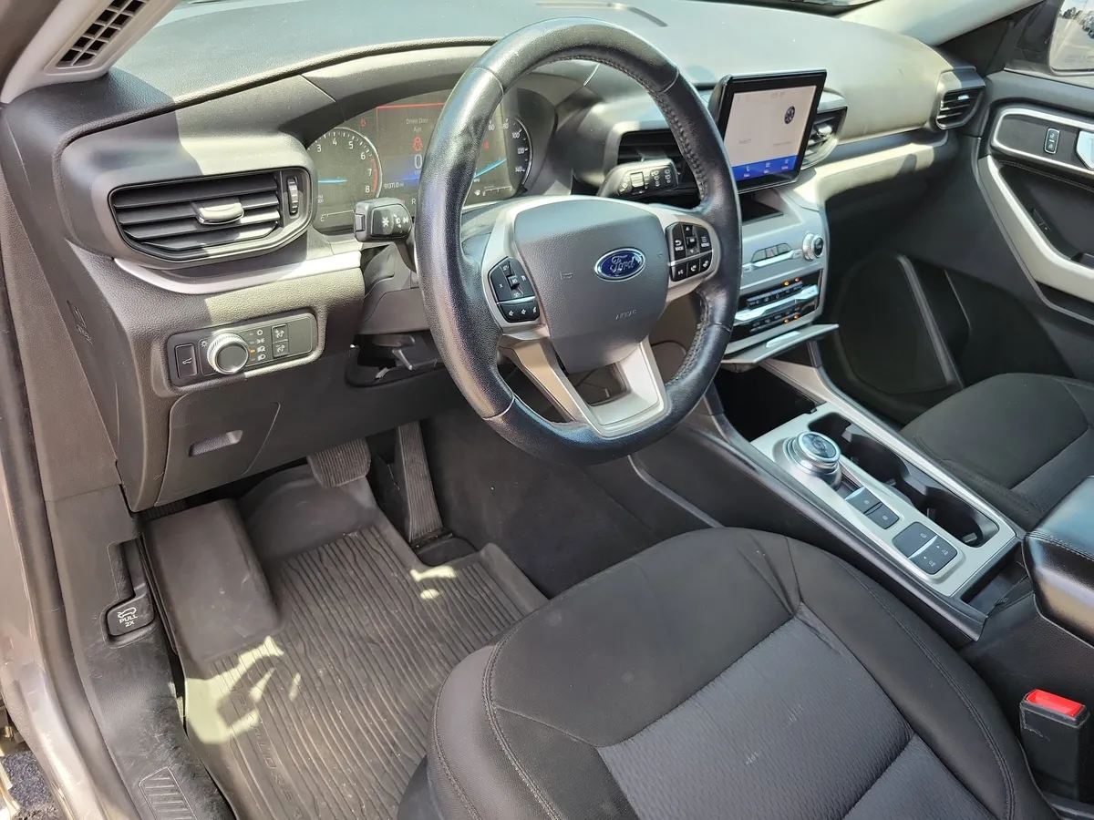 2022 Ford Explorer XLT thumbnail 3