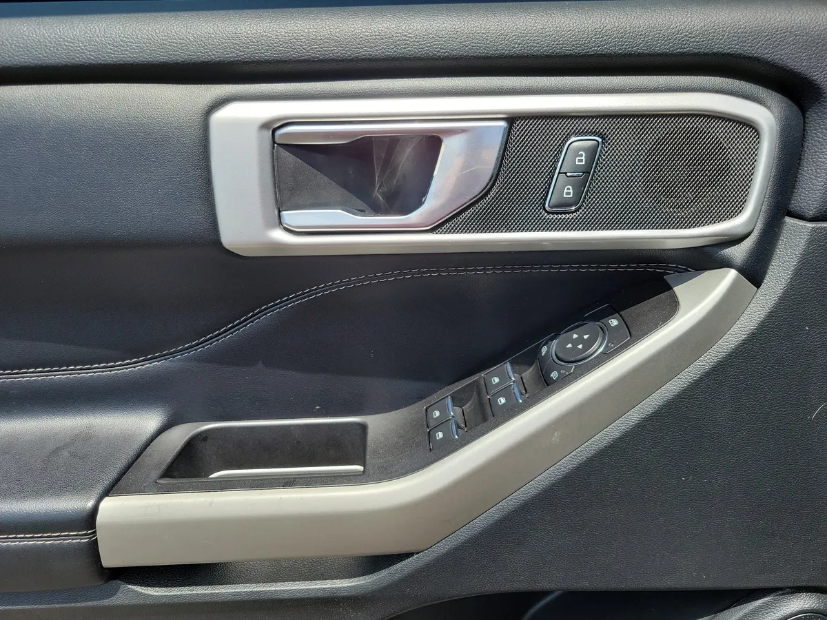 2022 Ford Explorer XLT thumbnail 6