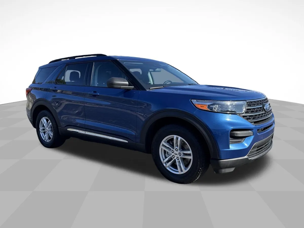 2022 Ford Explorer XLT thumbnail 3