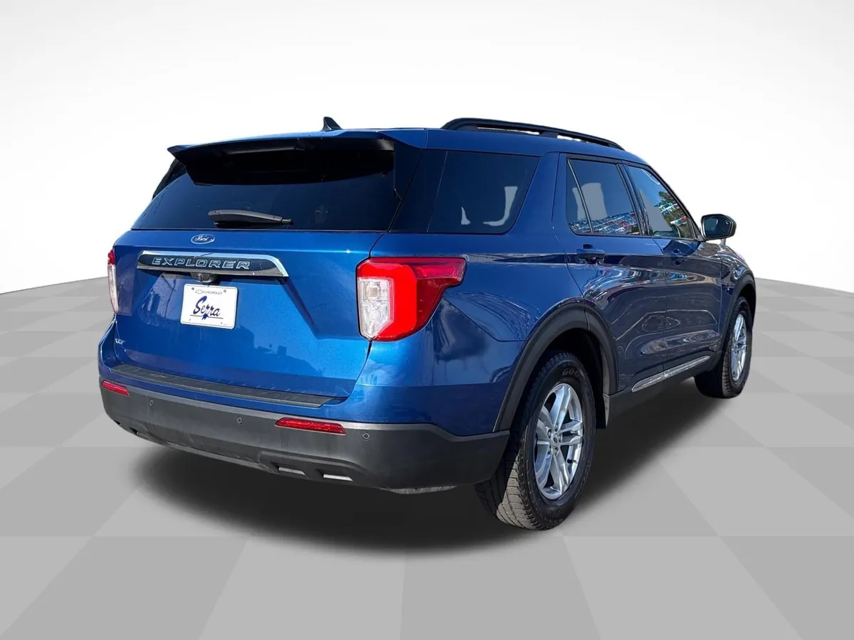 2022 Ford Explorer XLT thumbnail 5