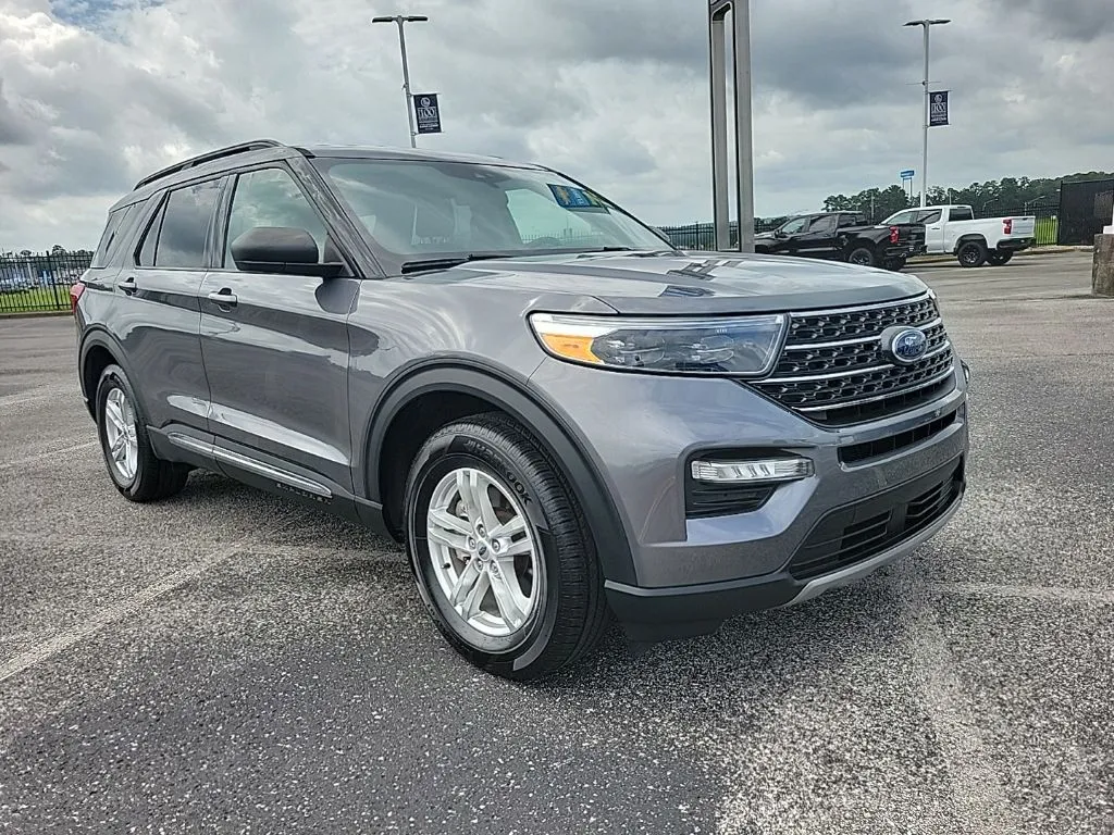 2022 Ford Explorer XLT thumbnail 3