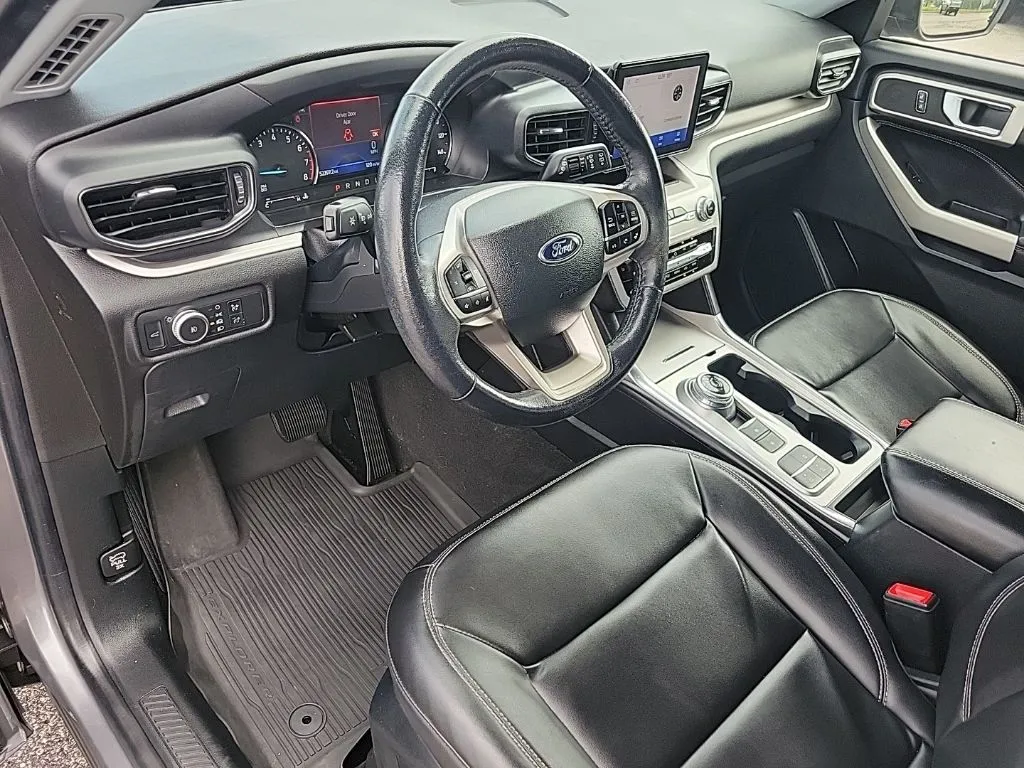2022 Ford Explorer XLT thumbnail 9