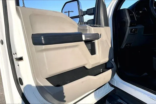 2022 Ford F-250SD XLT thumbnail 17
